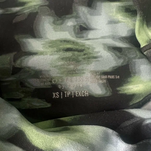 aerie crossover pattern leggings - Picture 2 of 3